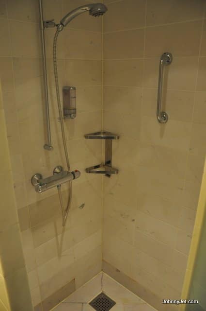 Suite shower