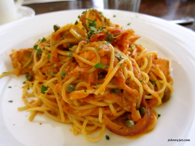Spaghetti al Salmone at La Parolaccia Osteria Italiana