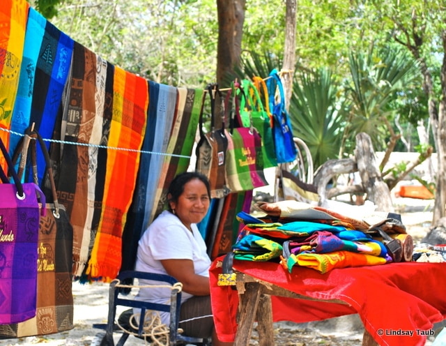 vendor at Chichén Itzá