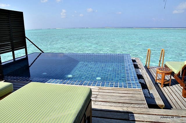 Plunge pool in overwater