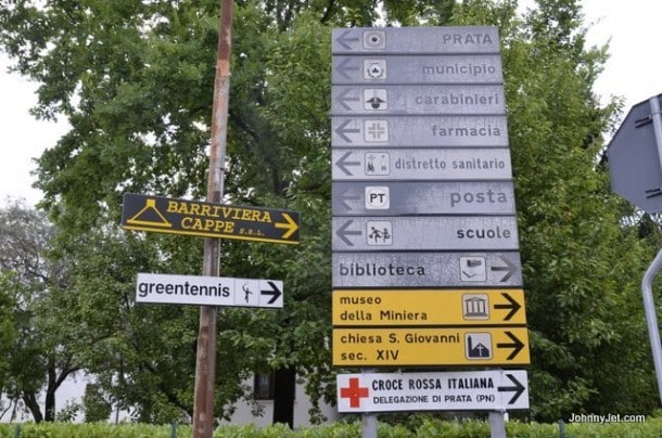 Prata town signs