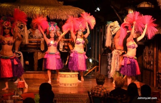 Mai-Kai dancers