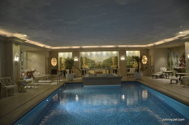 Four Seasons Hotel George V pool