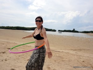 Lisa hula hooping