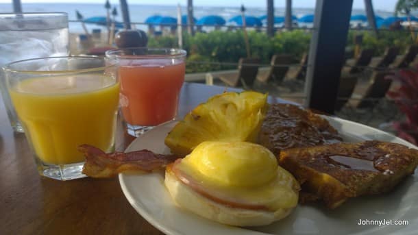 Duke's Waikiki breakfast