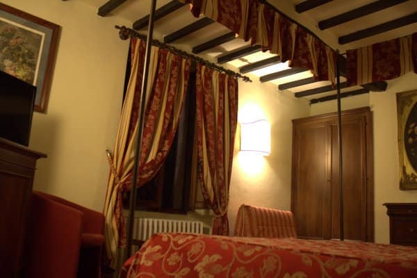 Room at villa - Borgo San Luigi