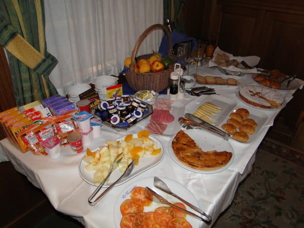  A breakfast buffet
