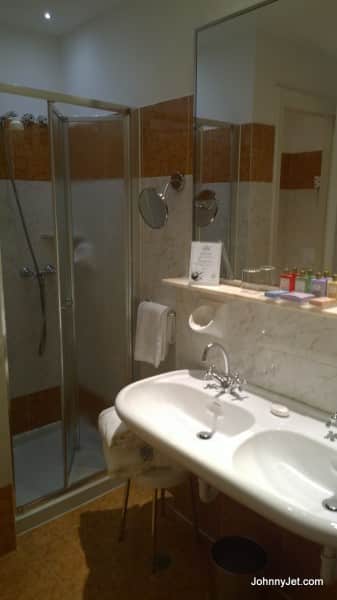 Standard bathroom at Grand Hotel Villa Serbelloni