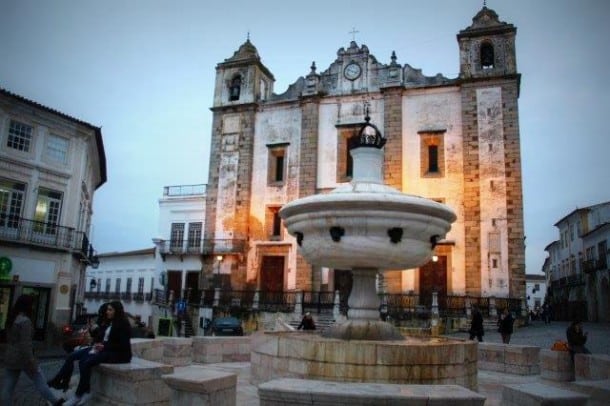 Évora town square