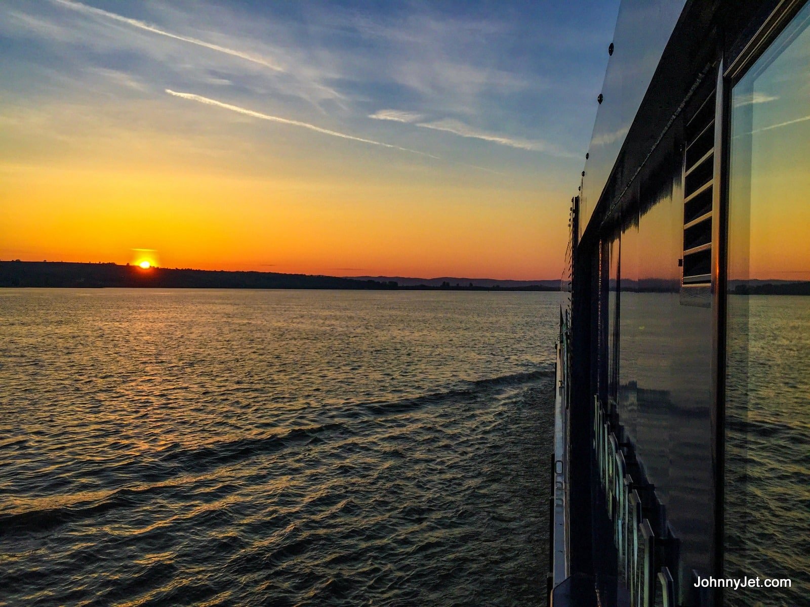 sunrises-sunsets-amawaterways