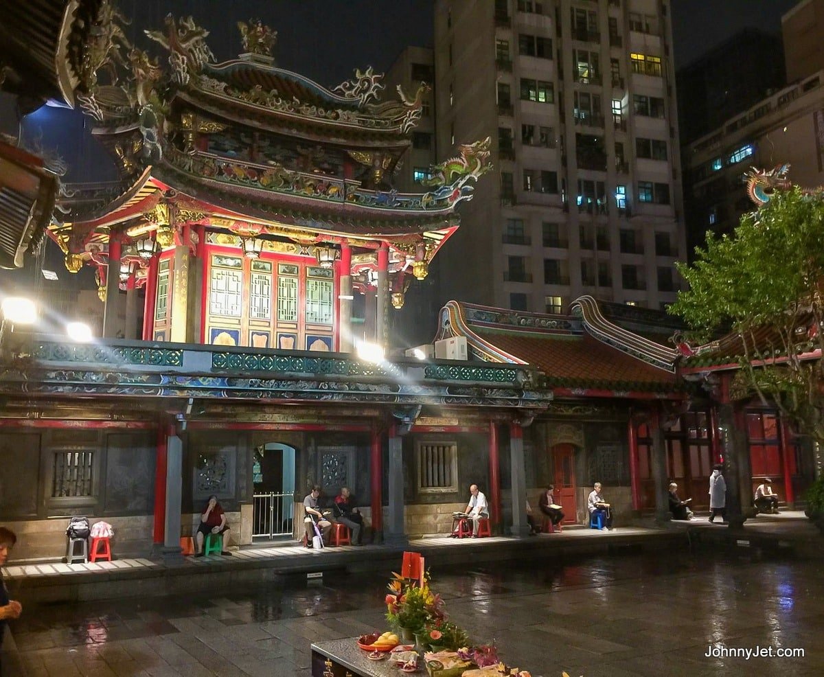 Mengjia Longshan Temple Taipei Taiwan Aug 2015-005