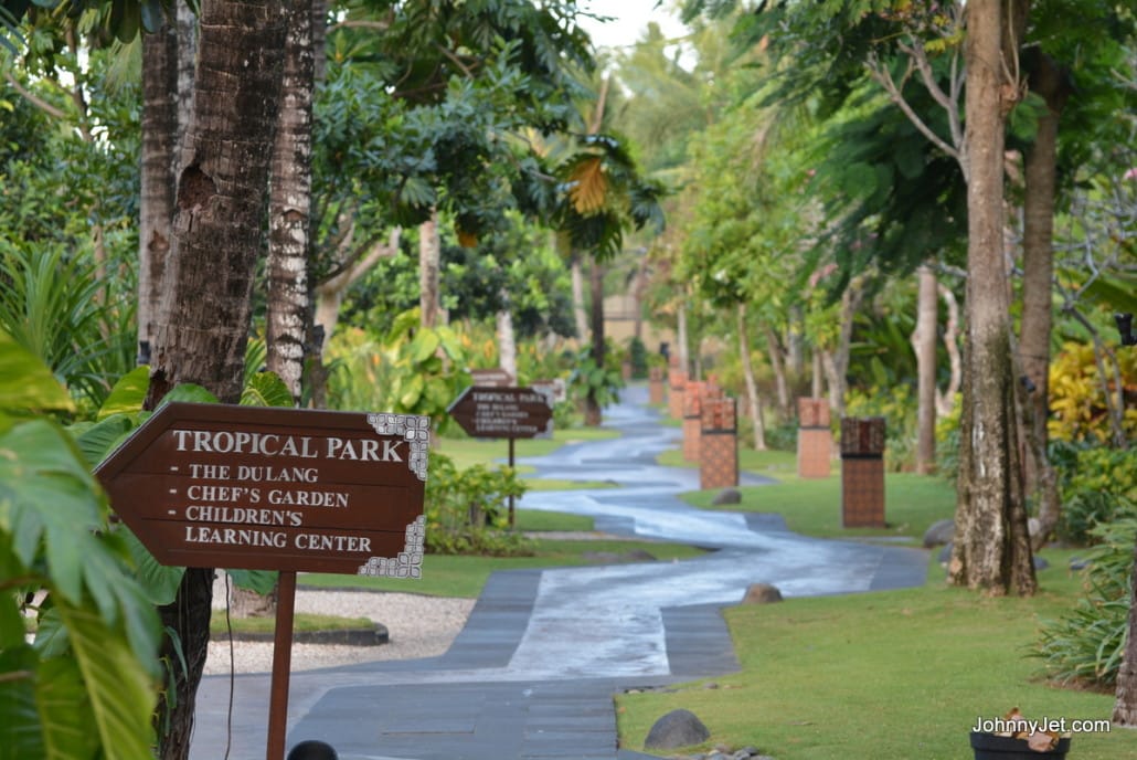 St Regis Bali pathway