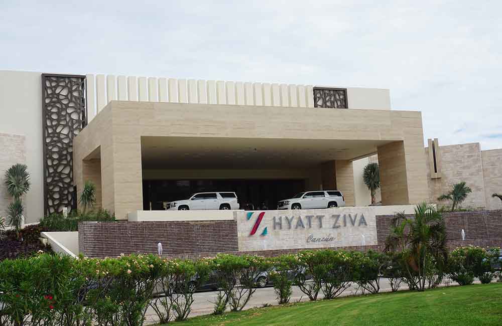 Hyatt Ziva Cancun's front entrance