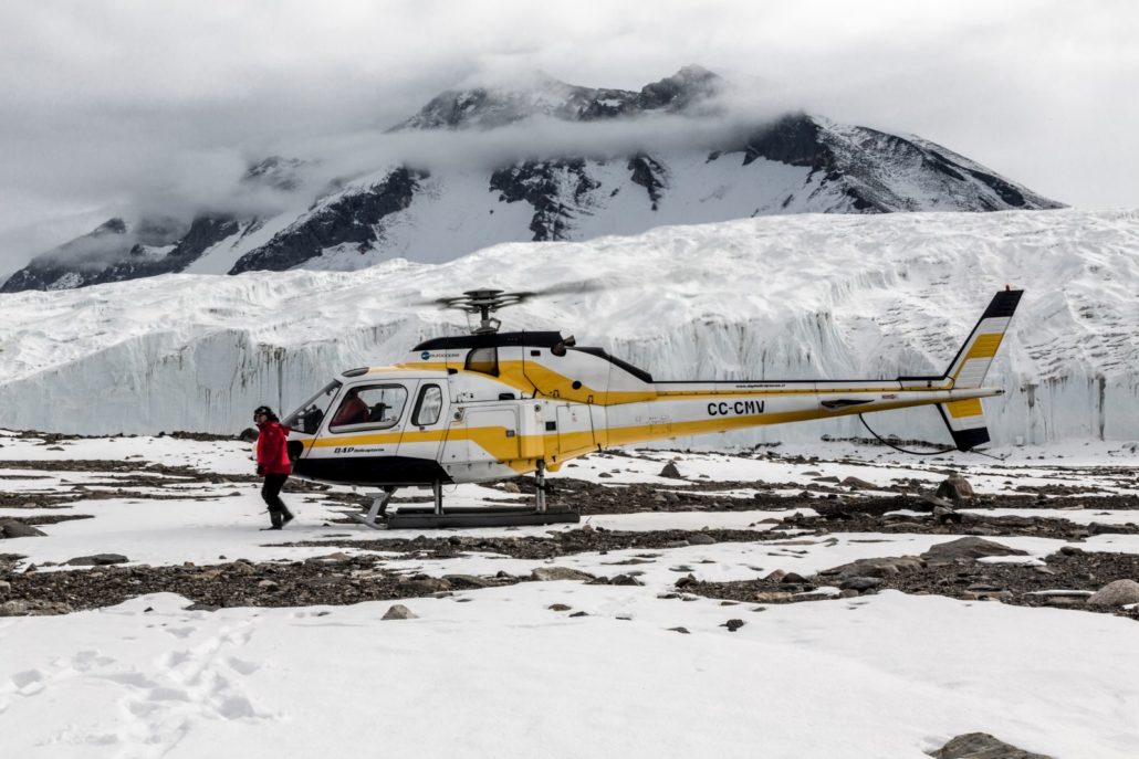 Helicopter landing in Taylor Valley, one of the Dry Valleys (Credit: Rolf Stange and Oceanwide Expeditions)