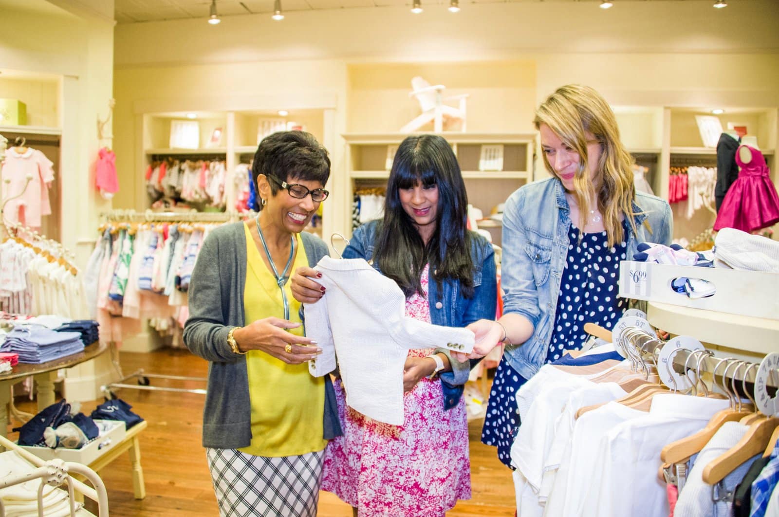 natalie-mom-jenn-shopping