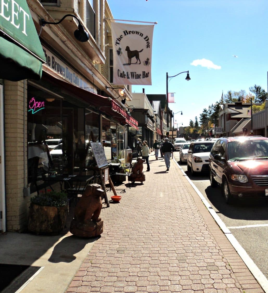 Main Street’s Brown Dog Café (Credit: LakePlacid.com)