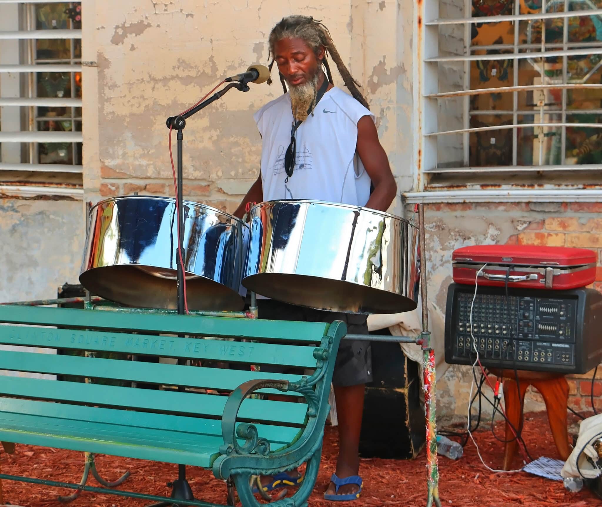 Street performer in front of Customs House near Mallory Square (Credit: Bill Rockwell)