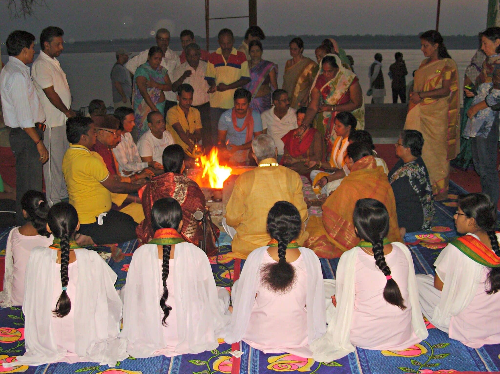 Faith before: a Ganges-riverside Hindu fire ritual