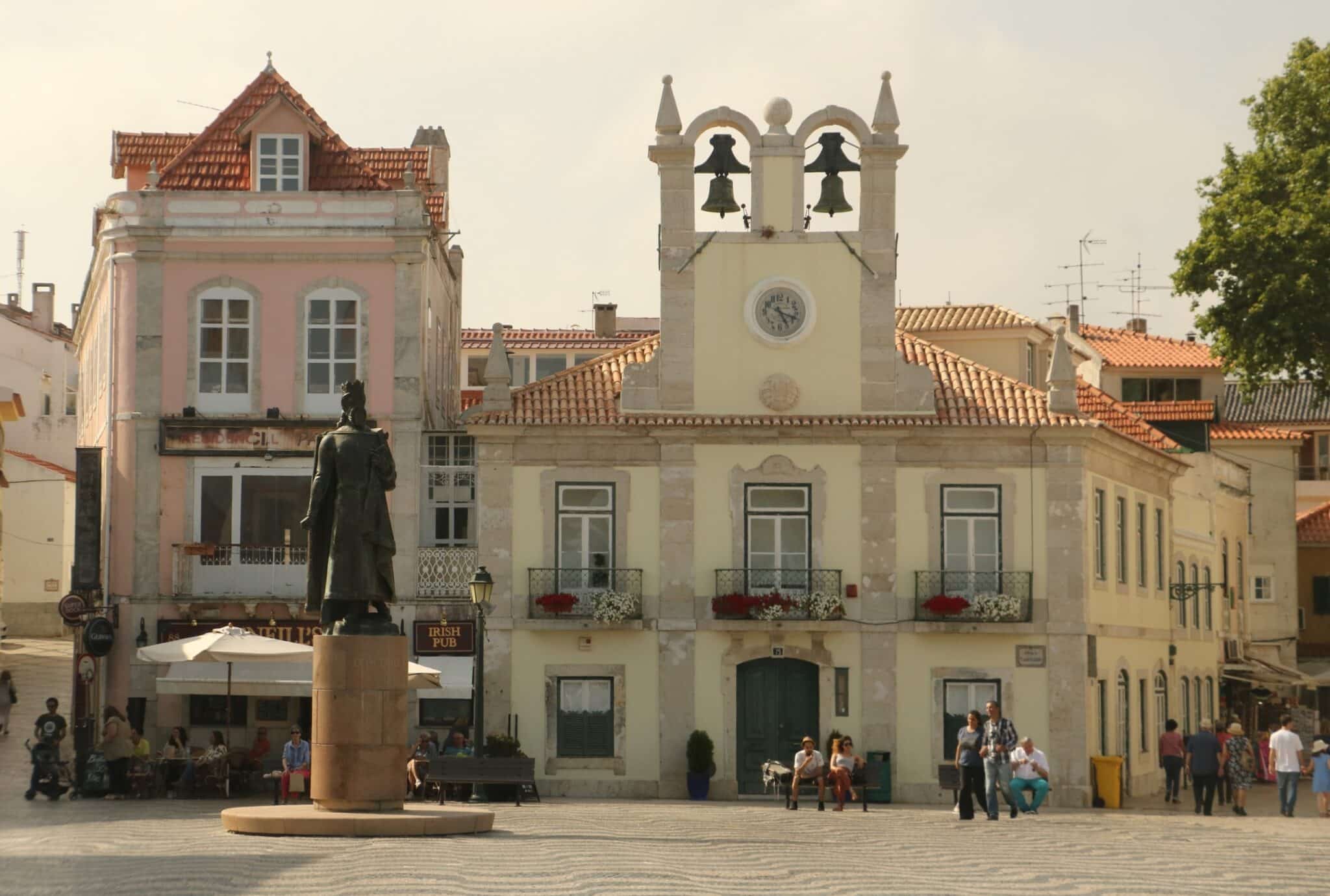 A charming square in Cascais