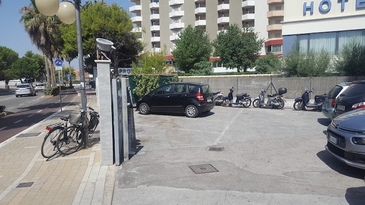 Sealion Hotel parking lot: scene of the missing Range Rover (Credit: John Boulding)