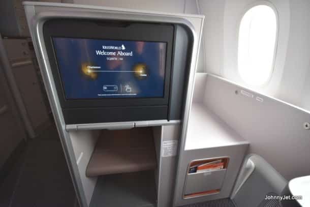 Singapore Airlines's new 787-10 business class entertainment system