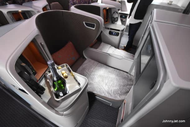 Singapore Airlines's new 787-10 business class seats 