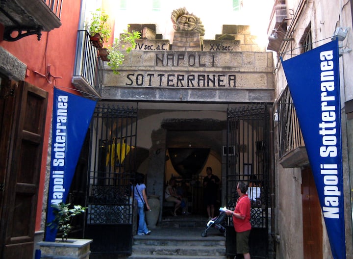 The entrance to Napoli Sotterranea