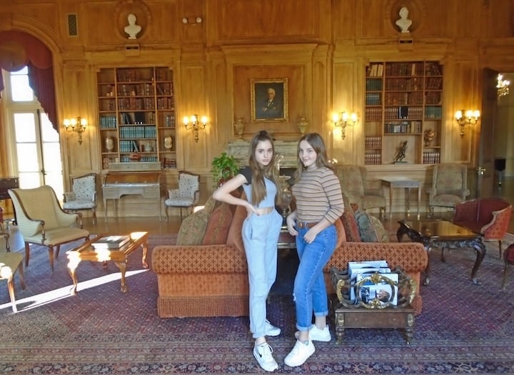 Oheka Castle’s library