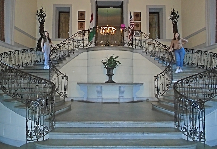 Making a grand entrance—and exit—at Oheka Castle