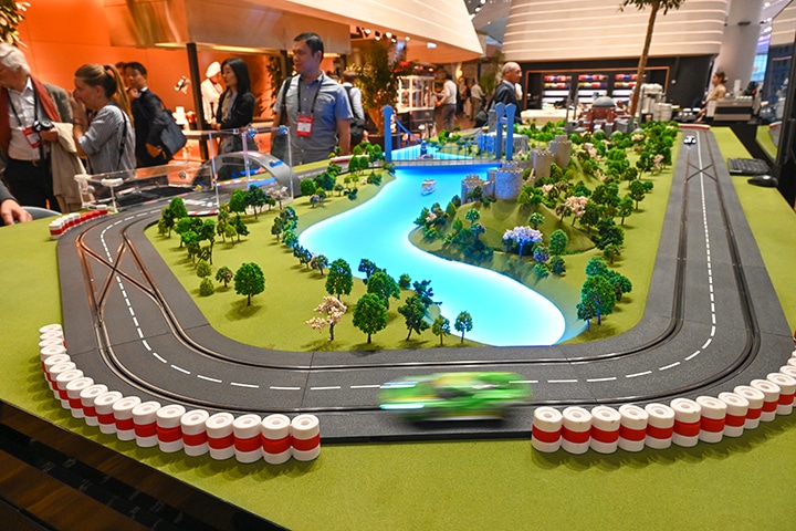 Toy car racing table