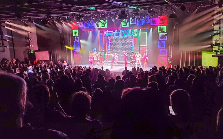 Full-house standing ovation at "Kinky Boots"