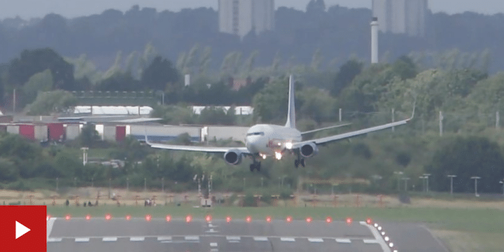 Video: Pilot makes difficult landing