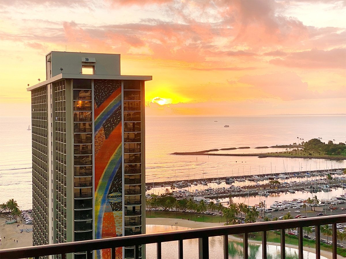 Rainbow Tower and Shopping - Picture of Hilton Hawaiian Village Waikiki  Beach Resort, Oahu - Tripadvisor