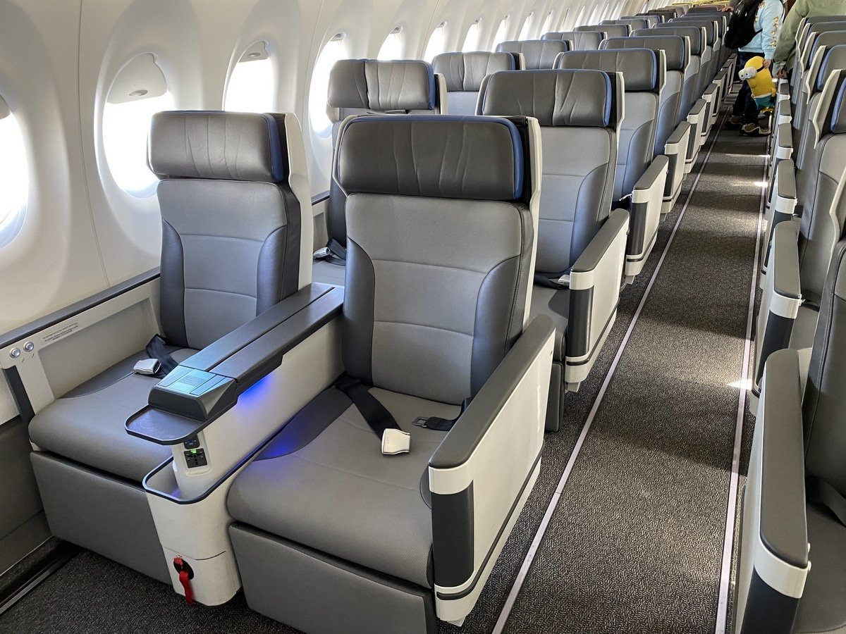 35 Things For Your Next Flight That'll Make You Feel Like You're In First  Class