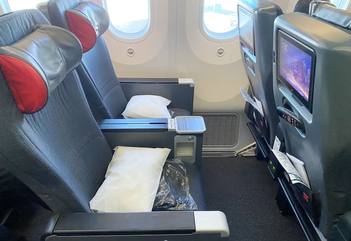 Air canada premium economy cheap baggage weight