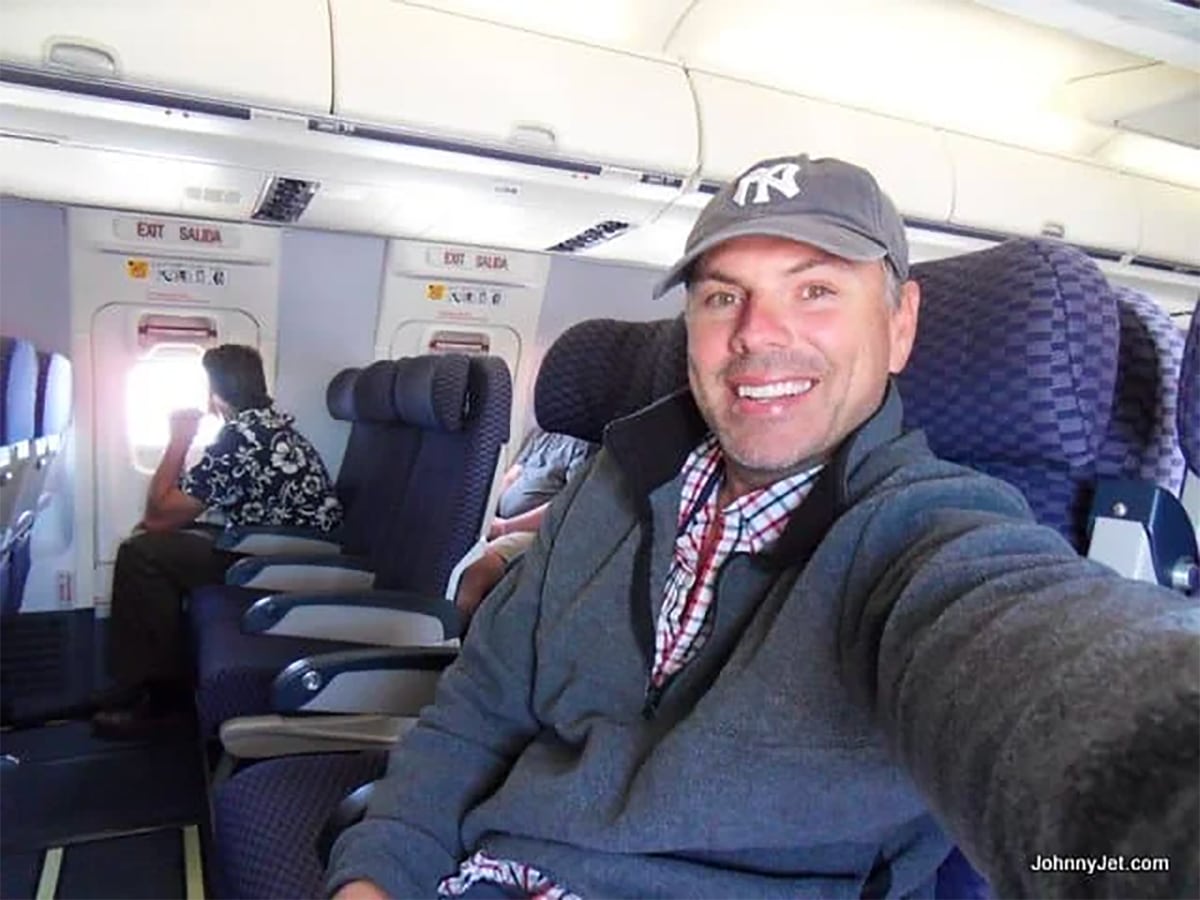 https://johnnyjet.com/wp-content/uploads/2023/04/johnny-jet-best-seat-on-plane.jpg
