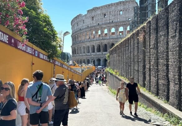 GOOD NEWS: The Tourist Who Carved Names Into The Colosseum's Walls In ...