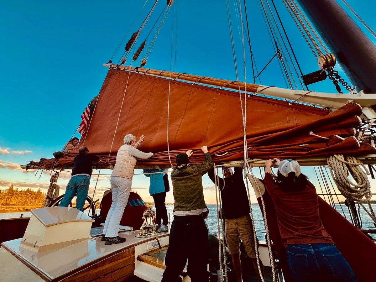 "Angelique" friends putting the sails to bed