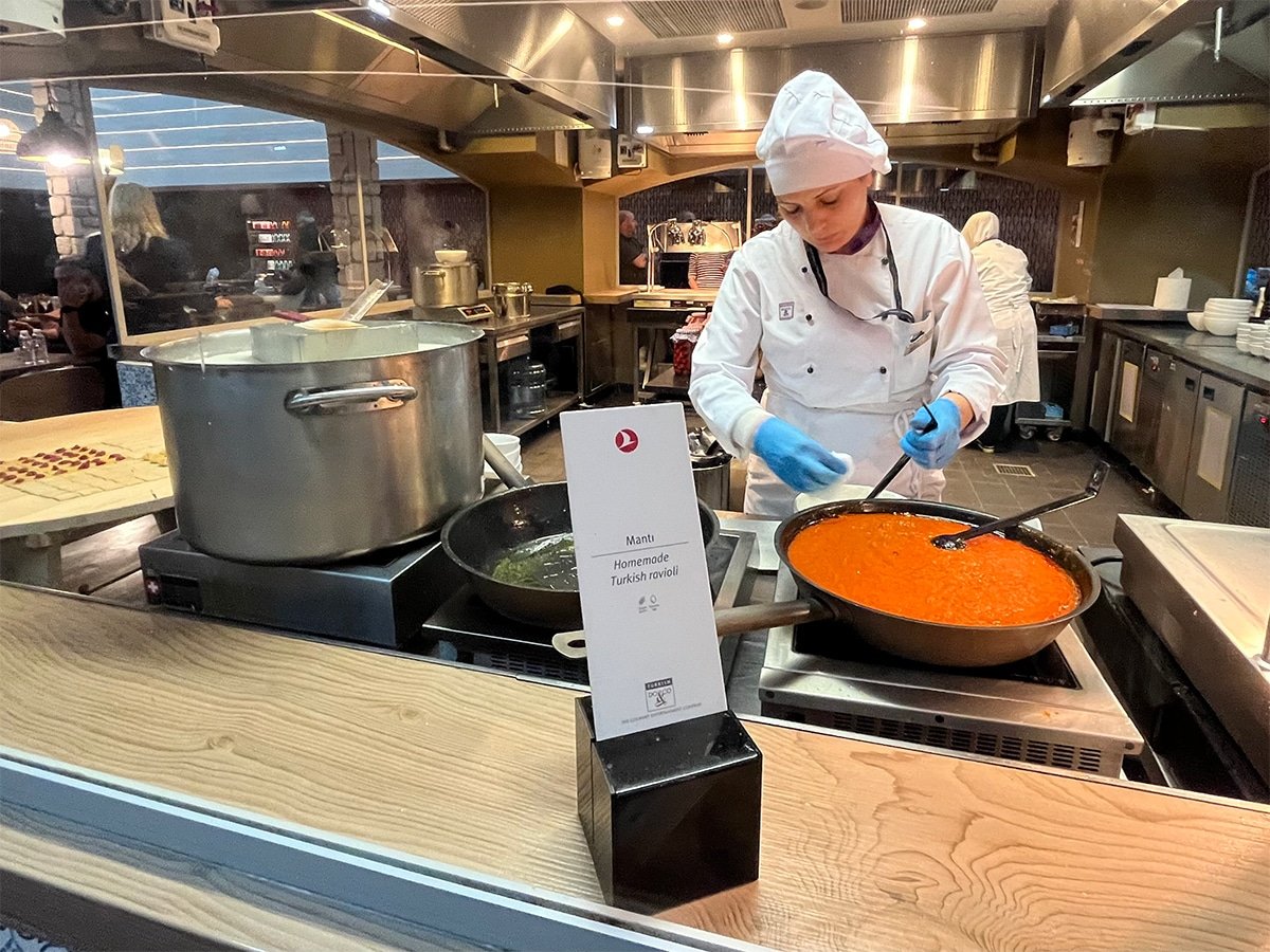 Chef at the Turkish Airlines Business Lounge in Istanbul.