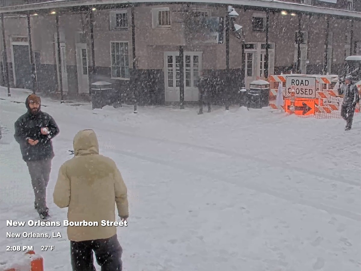 Live New Orleans webcam from Bourbon Street amid historic winter storm