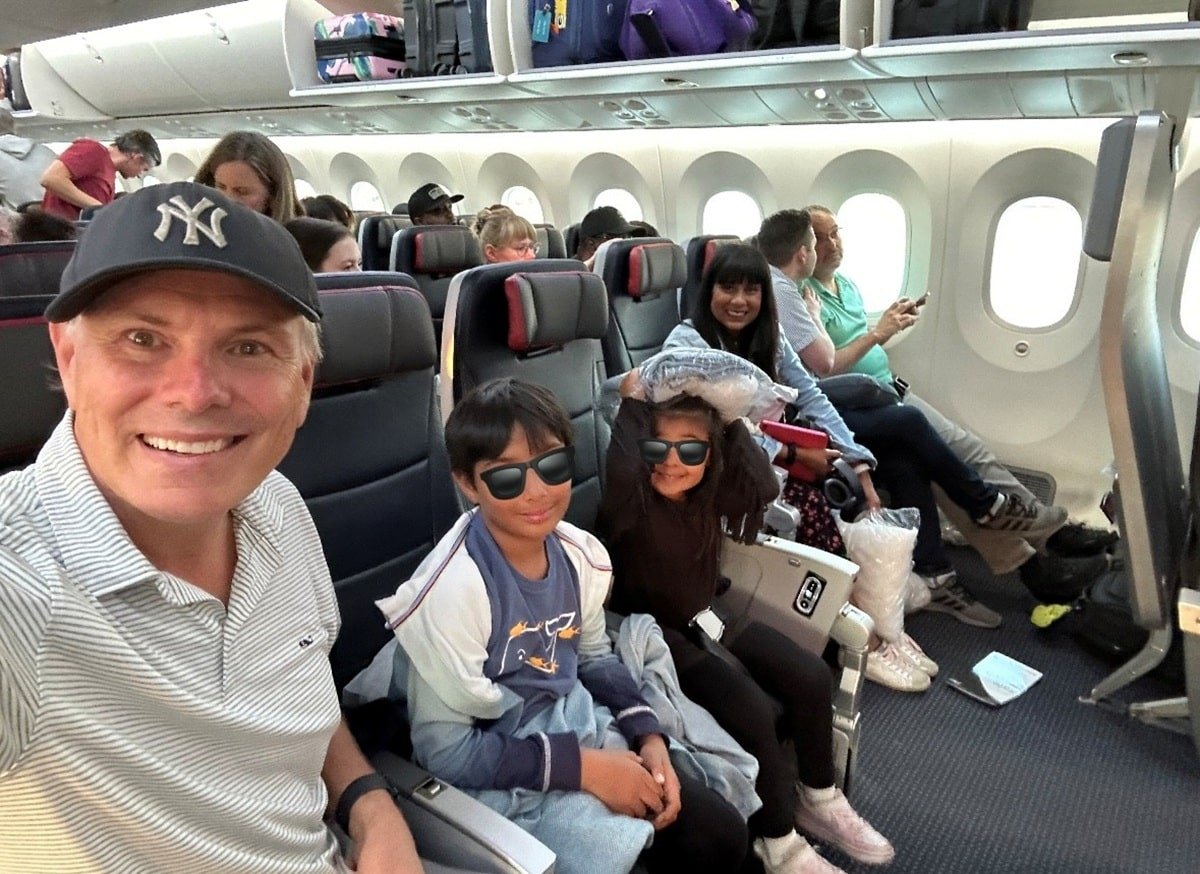 Photo of a family of four on American Airlines 787-8 in the bulkhead row