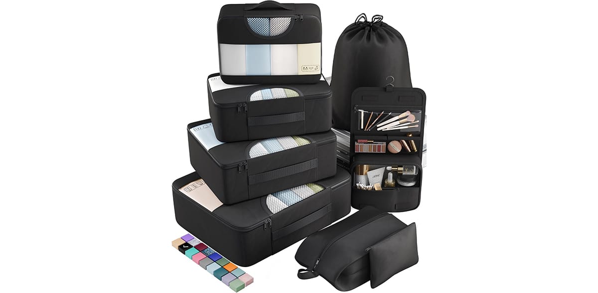 Set of 8 packing cubes.