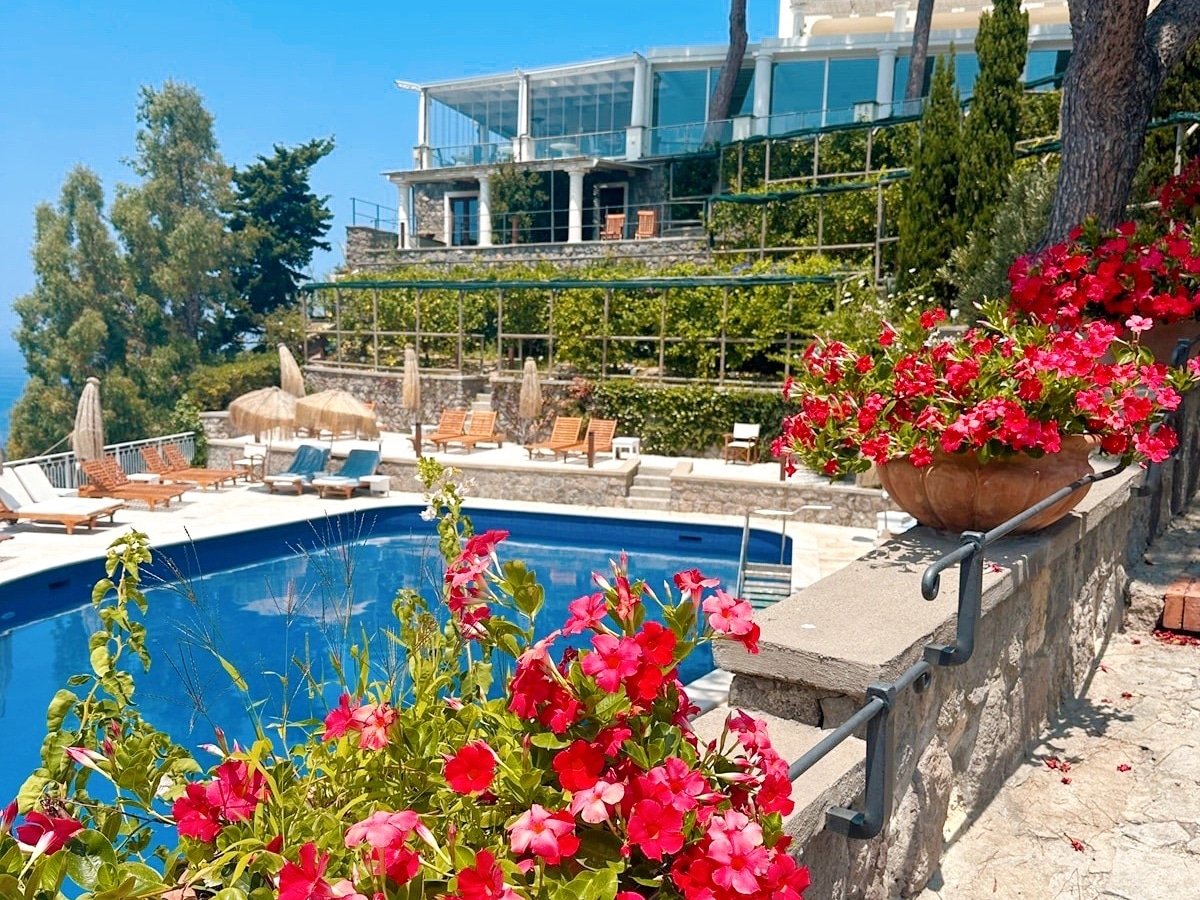 San Montano Resort & Spa pool