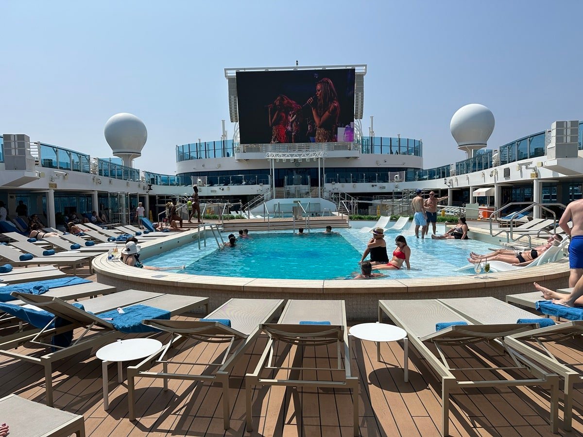 Sun Princess Lido pool